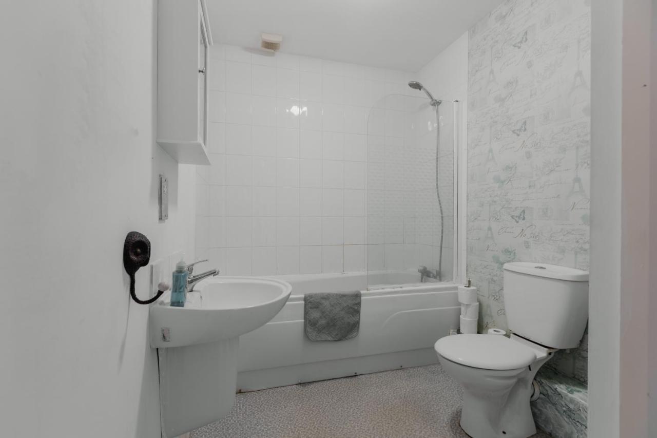 Hullidays - Theatre Side Apartment - Refurbished 2023 Kingston upon Hull Buitenkant foto